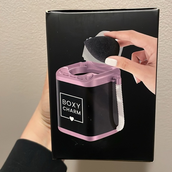 The Beauty Washing Machine portable gadget to wash your brushes and sponges - Picture 2 of 3